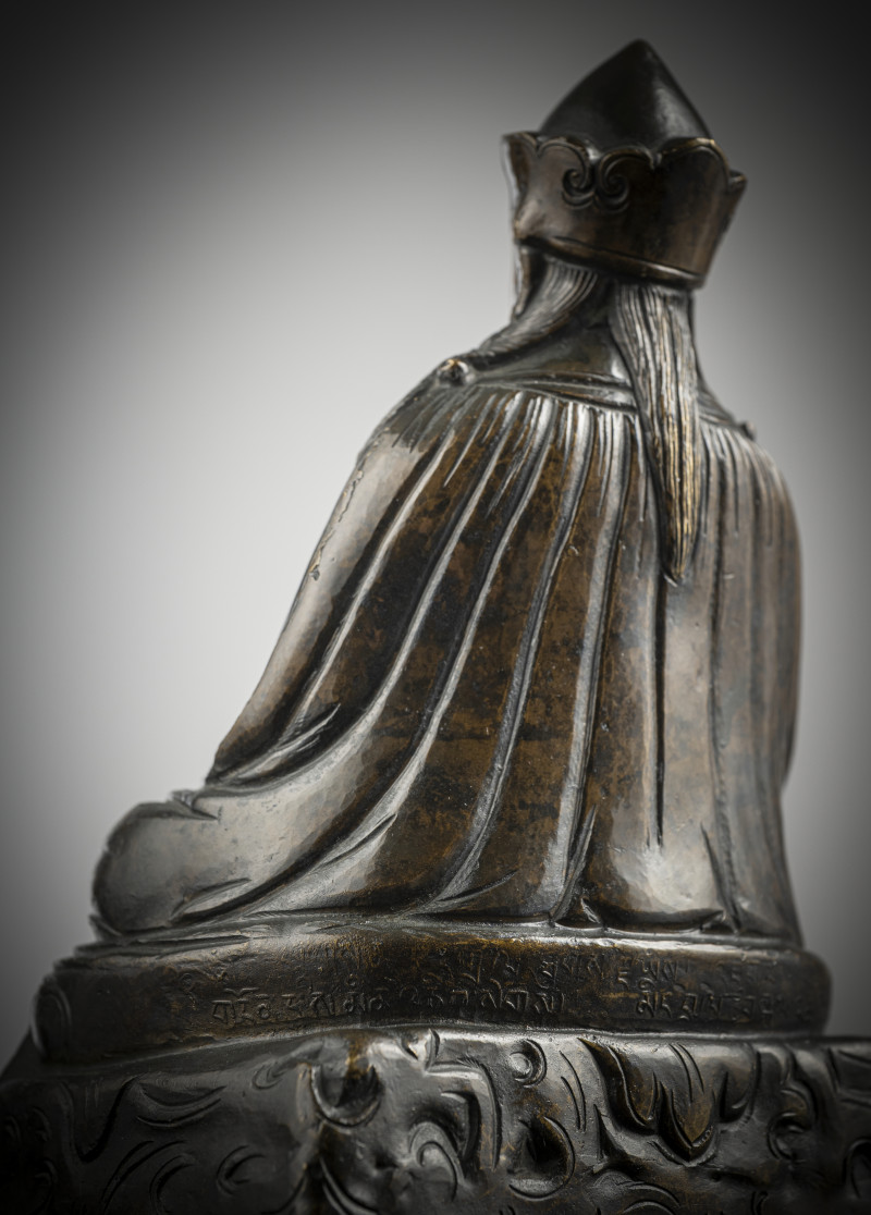 A BRONZE FIGURE OF PADMASAMBHAVA - 图5