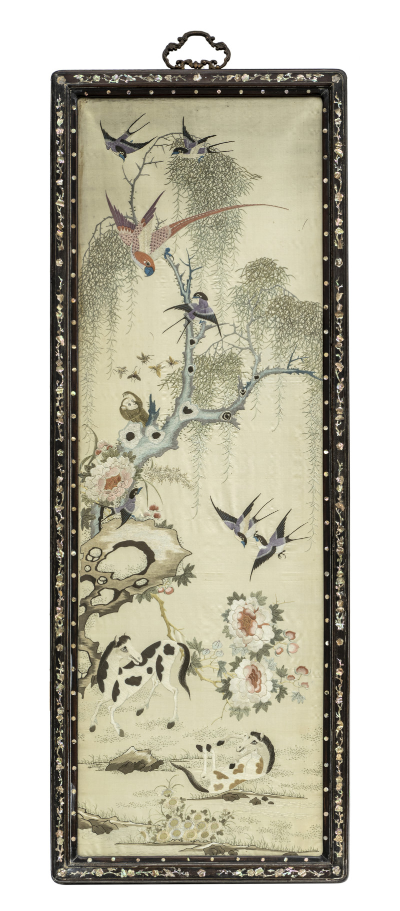Three fine silk embroideries depicting vivid scenes with rams, pheasants, horses, a cat, birds and butterflies - 图3