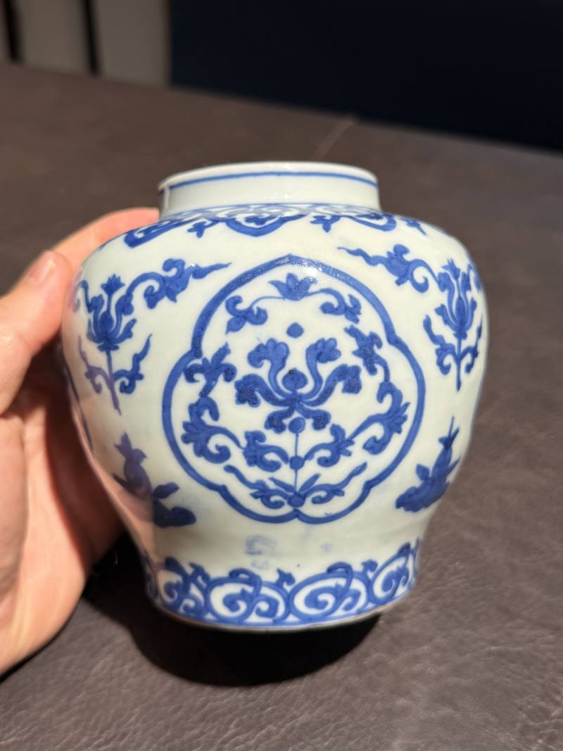 明嘉靖 仿成化青花折枝莲纹罐 - 图3