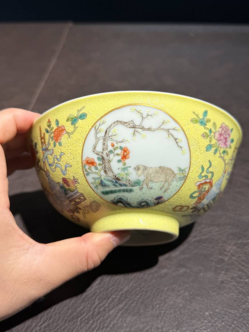 清光绪 内青花外黄地轧道粉彩开光三羊开泰图膳碗 - 图9