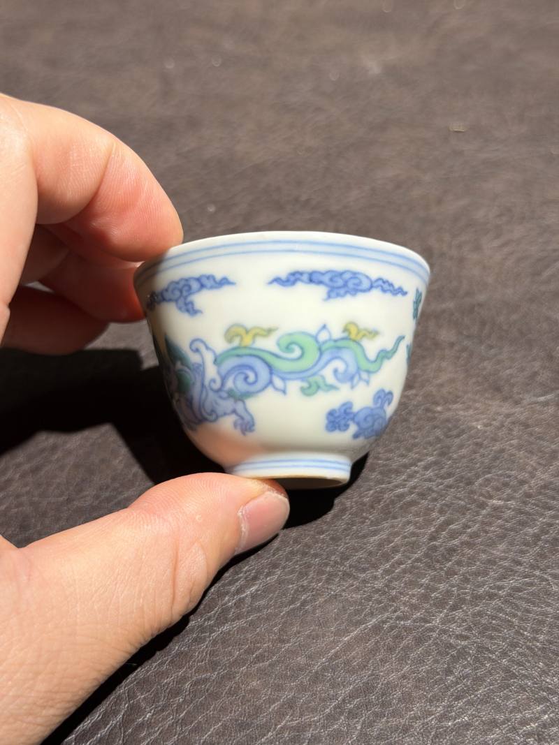 明成化 斗彩螭龙纹杯 - 图8
