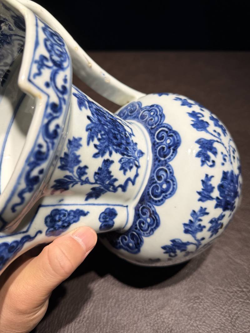 清乾隆 青花缠枝花卉纹僧帽壶 - 图13