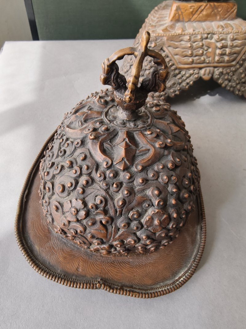 A COPPER EMBOSSED KAPALA WITH COVER ON STAND - 图19