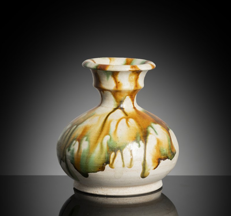 A 'Sancai'- glazed earthenware vase - 图2
