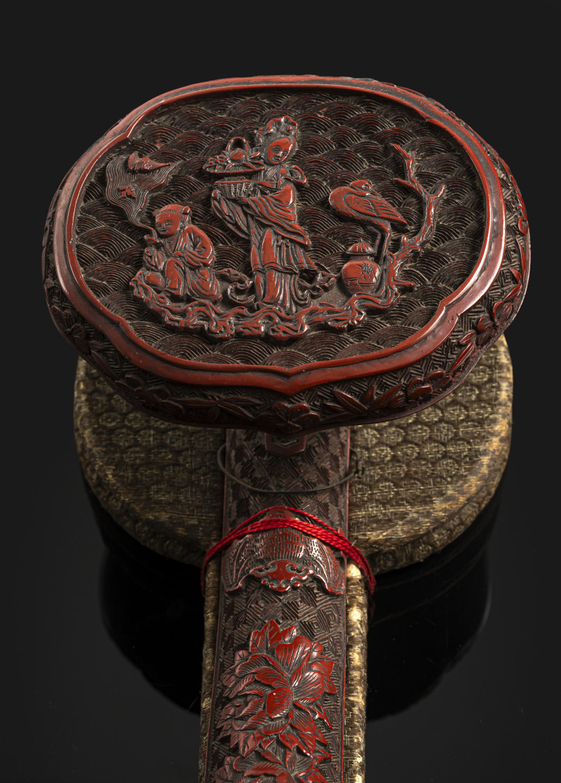 A fine carved cinnabar lacquer sceptre with a depiction of the Xiwangmu and boys next to bats and auspicious symbols on a stand - 图2