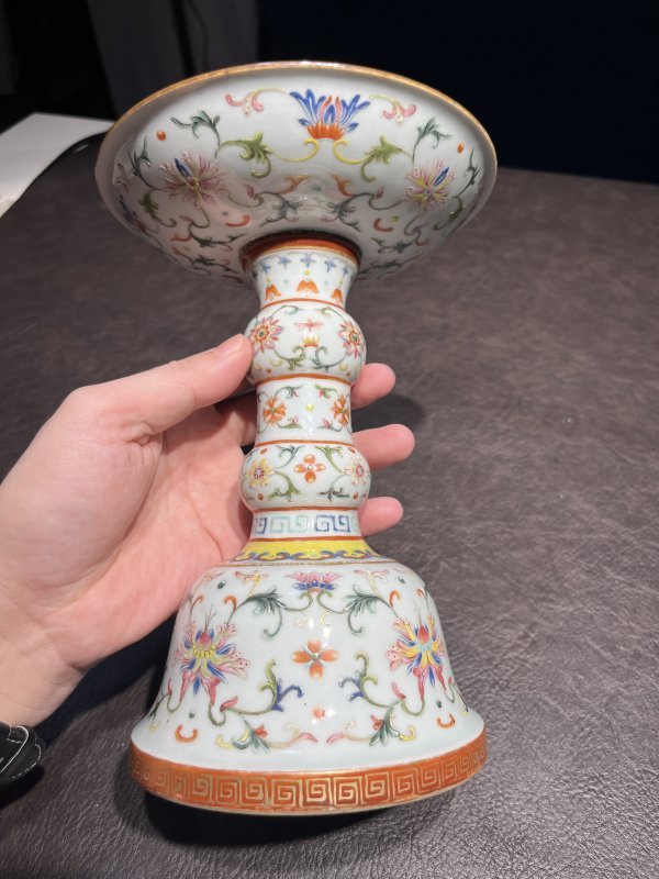 清乾隆 洋彩描金缠枝宝相花觚式供盘一对 - 图15