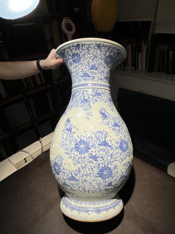 清雍正 青花锥拱穿花龙纹大尊 - 图18