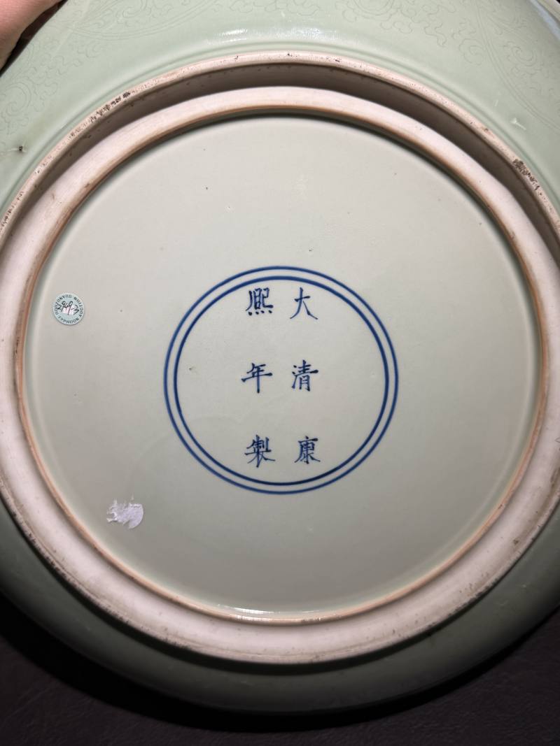清康熙 冬青釉暗刻缠枝莲纹大盘 - 图16