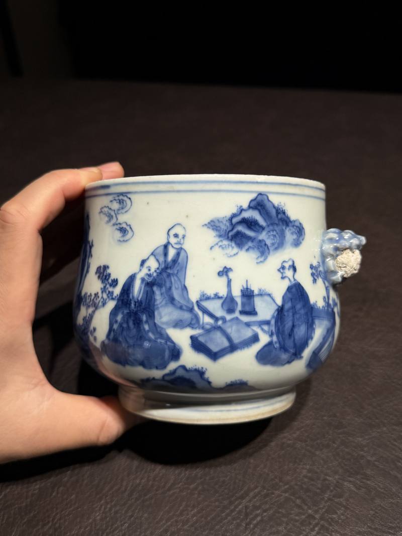 明崇祯 青花罗汉图狮耳炉 - 图4
