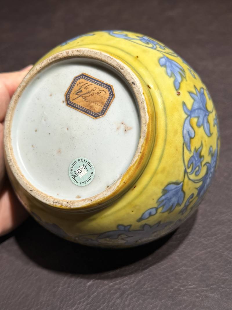 明嘉靖 黄地青花缠枝莲纹盖罐 - 图22