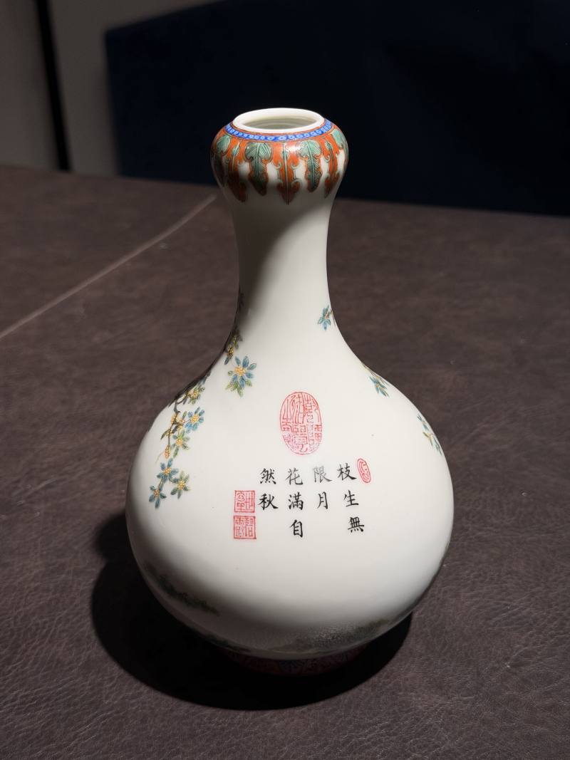 民国 珐琅彩仕女婴戏图诗文蒜头瓶 - 图11