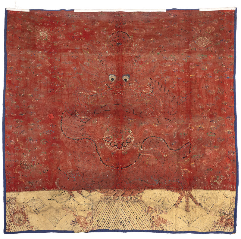 A hanging with a large frontal dragon and the Ashtamangala - 图2