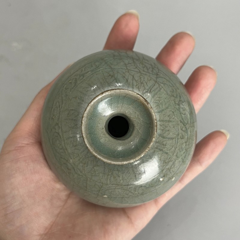 明代 高丽青釉暗刻花卉纹油壶 - 图10