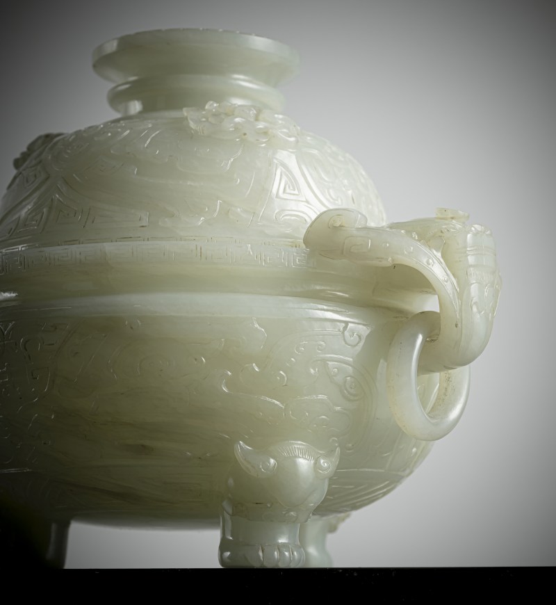 An exquisite carved light green jade censer and cover in archaic style - 图7