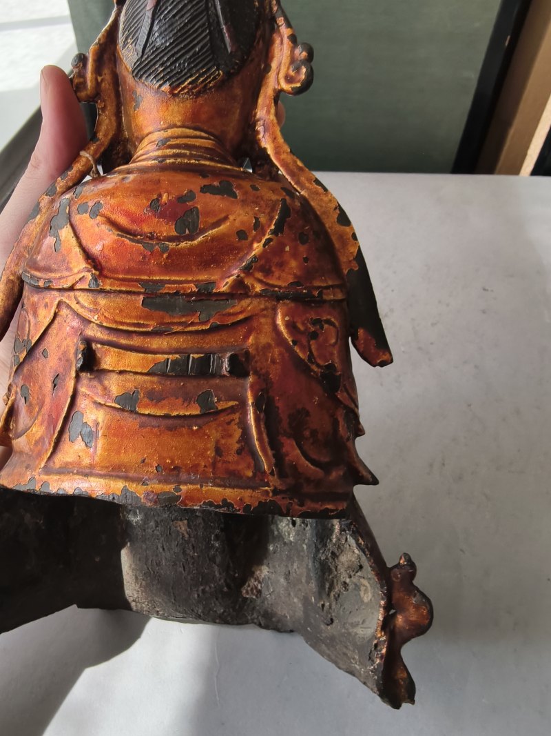 Bronze of Bixia with lacquer gilding depicted seated in a European posture - 图7