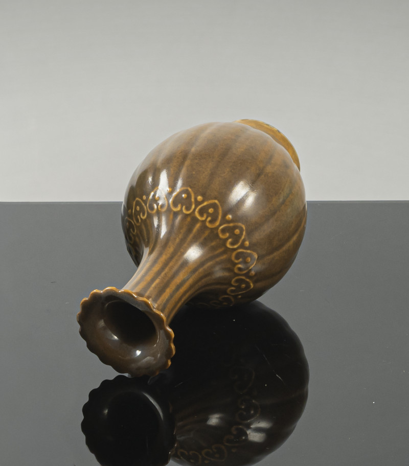 A BROWN-GLAZED AND LOBED ‘RUYI’ VASE - 图2