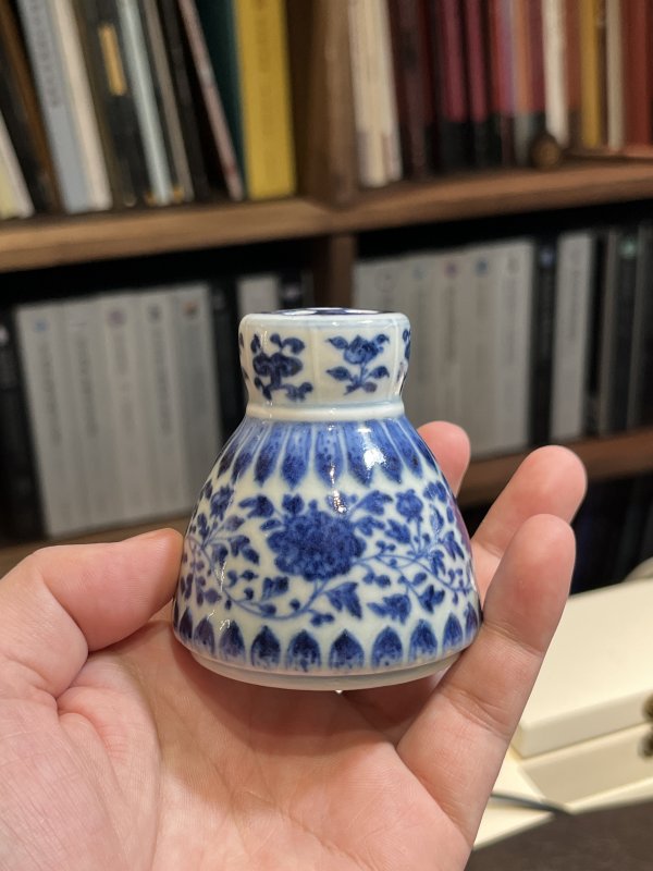 清雍正 仿宣窑青花缠枝莲纹花插 - 图5