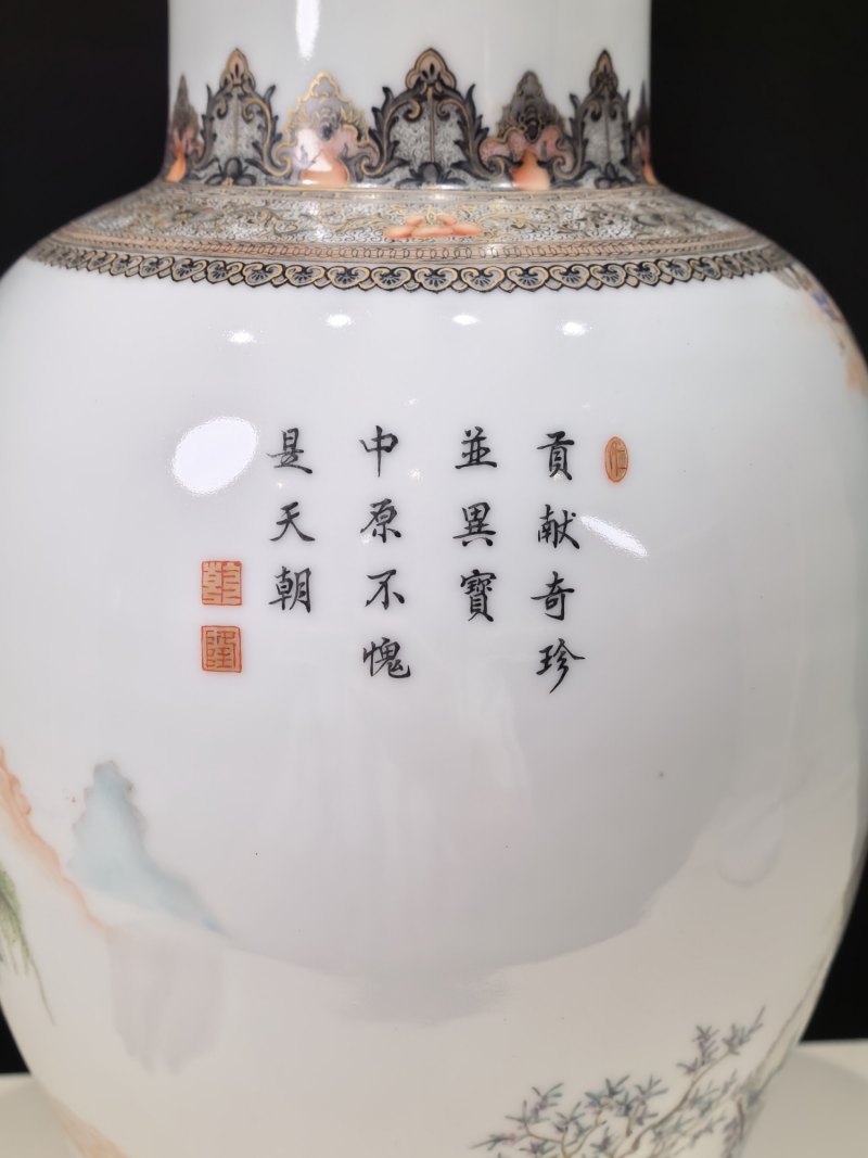 民国 仿乾隆珐琅彩献宝图瓶 - 图15