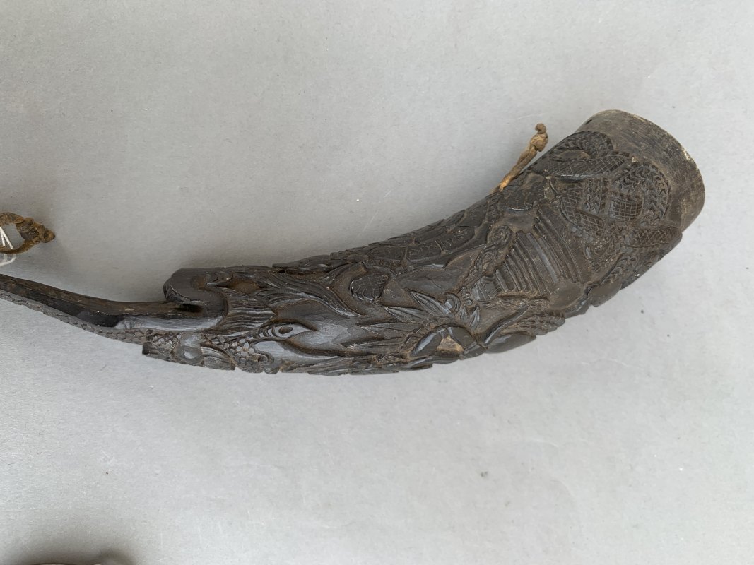 A FINE CARVED HORN MAGICAL POWDER CONTAINER - 图10
