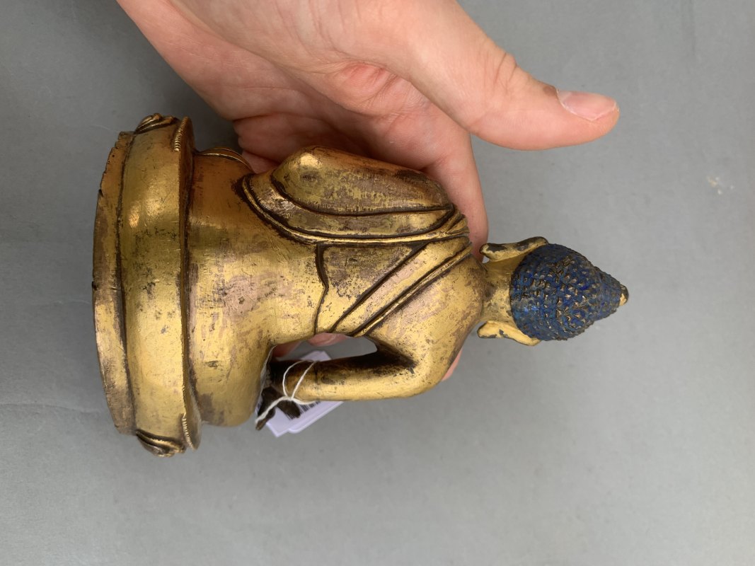 A GILT-COPPER FIGURE OF BHAISAJYAGURU - 图8