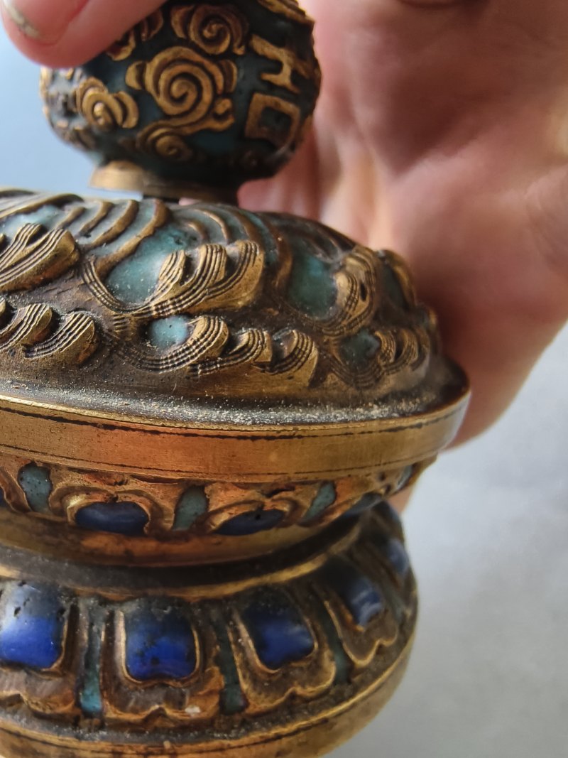 A Buddhist altar emblem made of fire-gilt copper with enamel decoration and lotus for incense sticks - 图7