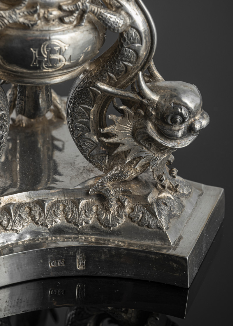 A pair of Chinese export silver compotes with dragon and bamboo decoration and a Thai silver cigarette case - 图4