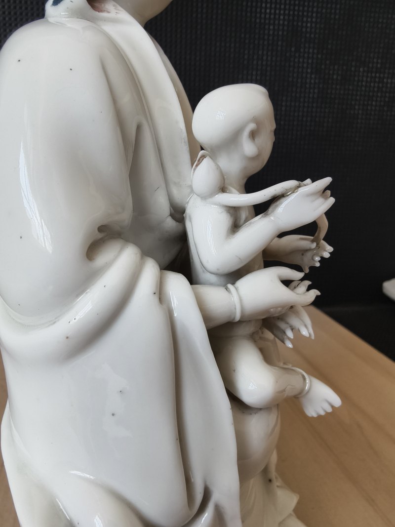 A dehua figure of a Guanyin and child - 图22