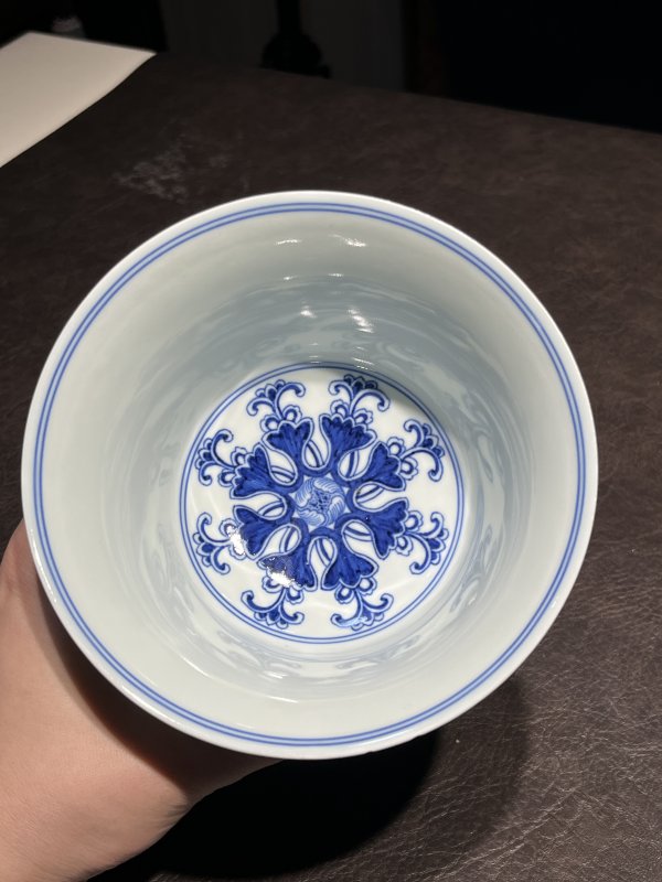 清乾隆 青花缠枝莲托八宝纹高足杯 - 图18
