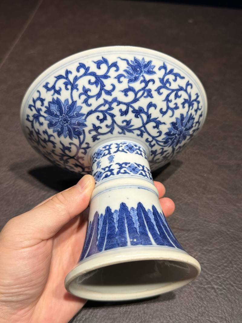 清中期 青花“灵鹫庵”缠枝莲纹高足供碗 - 图11