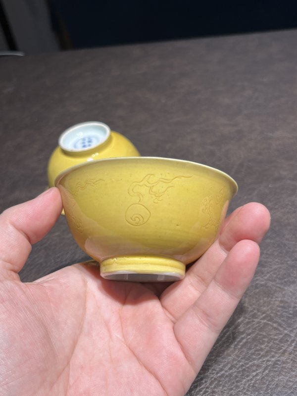 清康熙 内黄外黄釉剔刻赶珠龙纹茶圆一对 - 图9