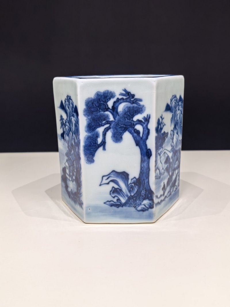 清嘉庆 青花山水人物笔筒 - 图2