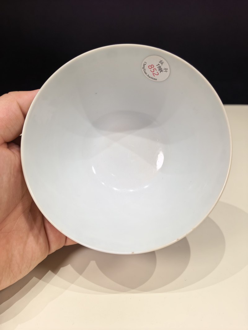清雍正 斗彩如意贯套纹碗一对 - 图3