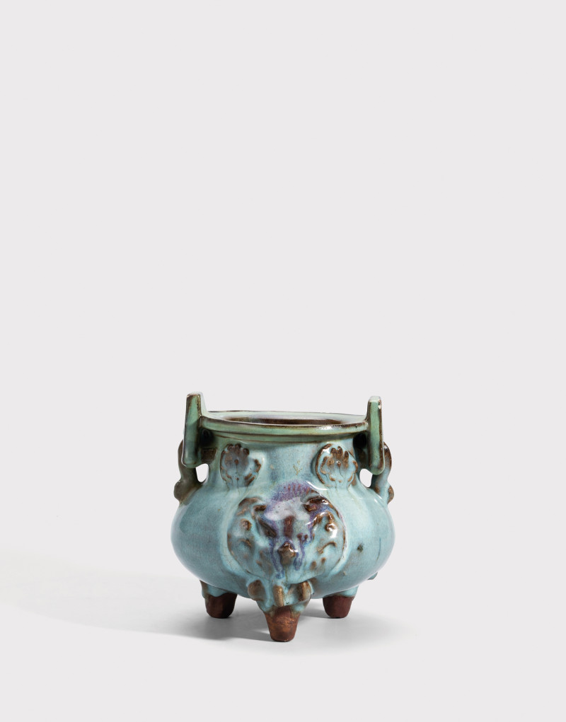钧窑天蓝釉紫斑兽面纹双耳炉