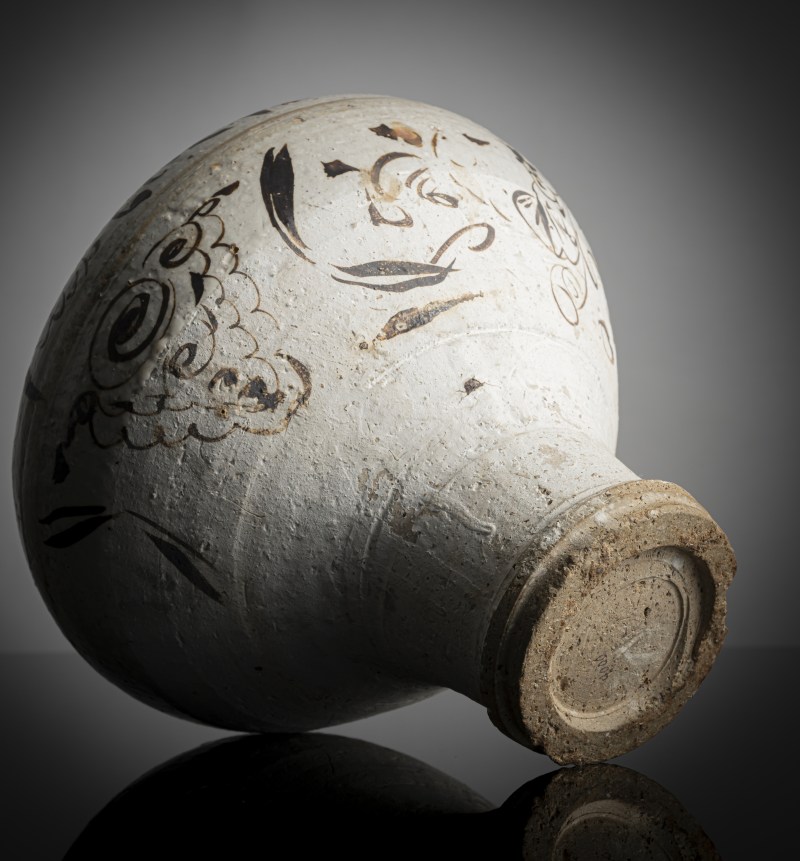 A Cizhou jar with figure decoration and a stylised inscription in Cizhou ware - 图6
