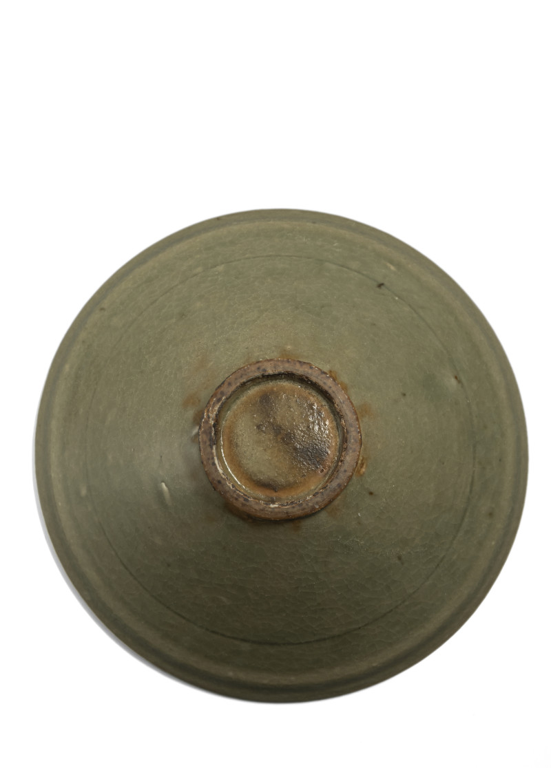 A conical 'Yaozhou' ware celadon bowl with carved decoration - 图2