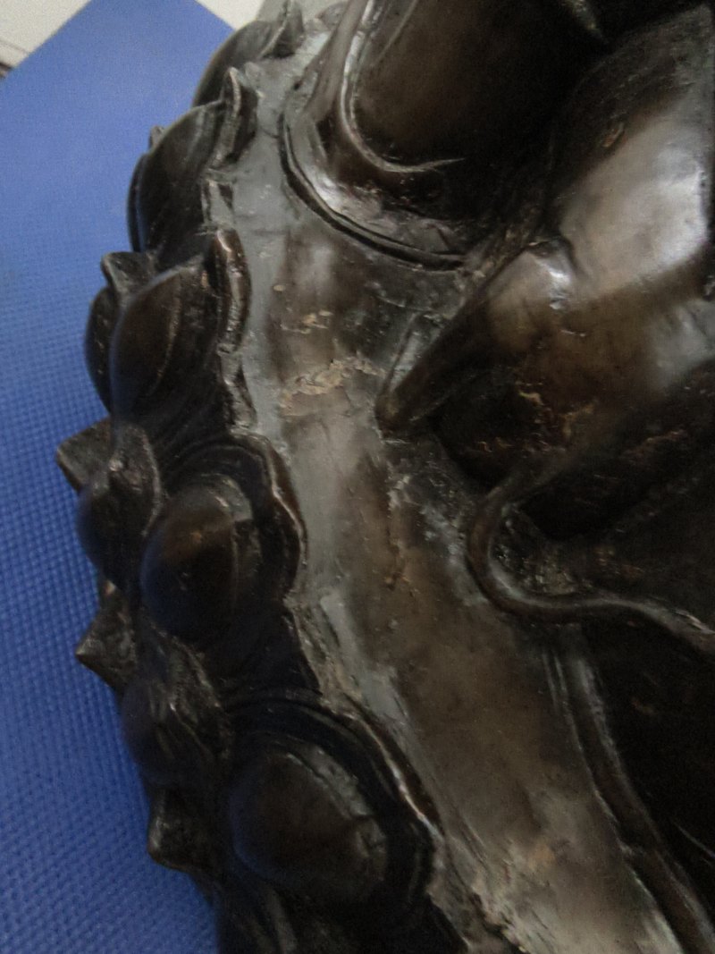 A large cast bronze figure of seated Budai with boys on a lotus pedestal - 图21