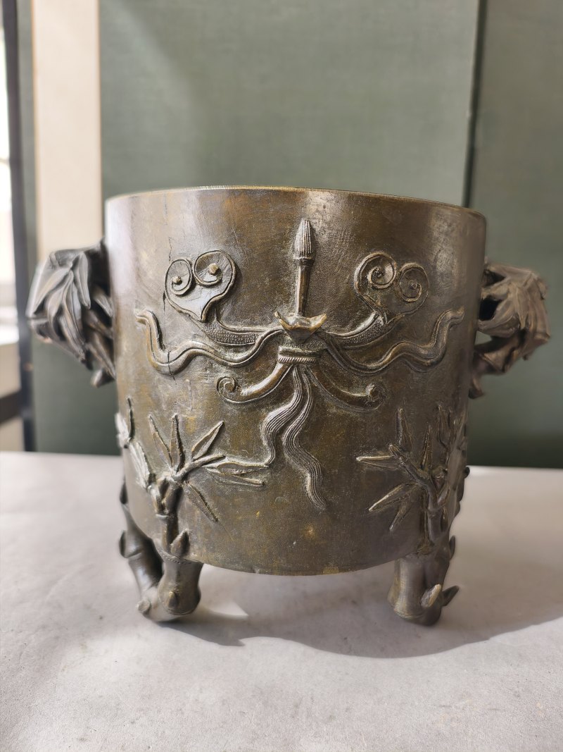 Bronze incense burner with relief decoration of inscription and bamboo - 图9