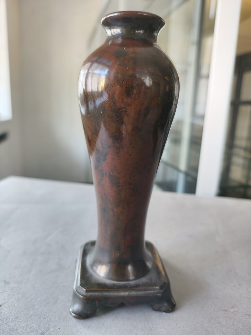 A group of three bronze vases - 图35