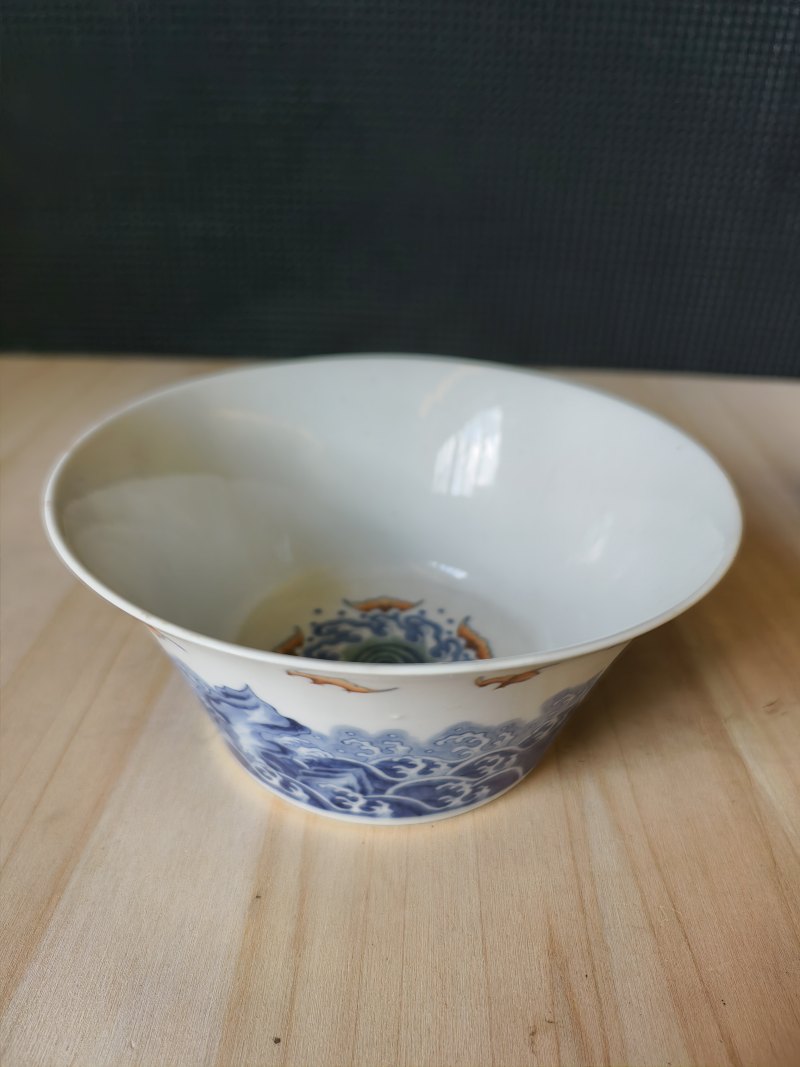 A 'doucai' porcelain waves and bats bowl - 图12