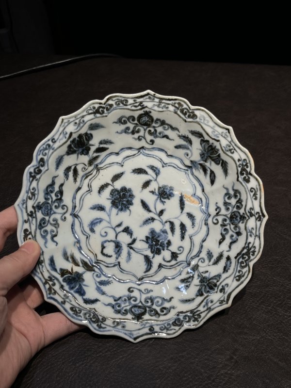 明宣德 青花折枝月季花瑞果纹菱花盘 - 图4