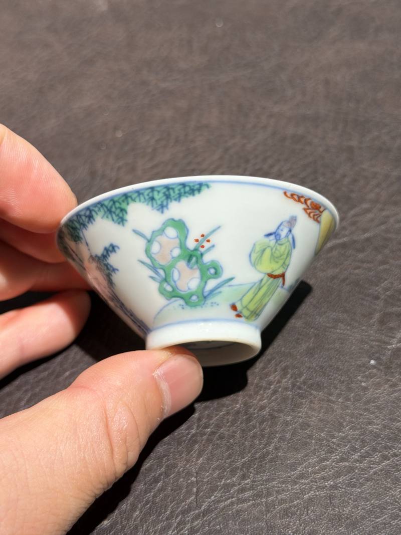 清雍正 斗彩米芾拜石图斗笠杯 - 图5