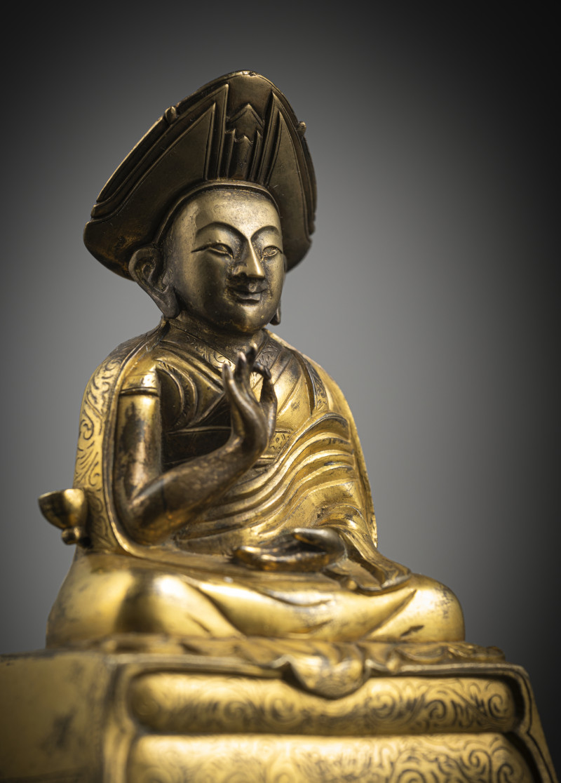 A parcel-gilt bronze figure of lama - 图5