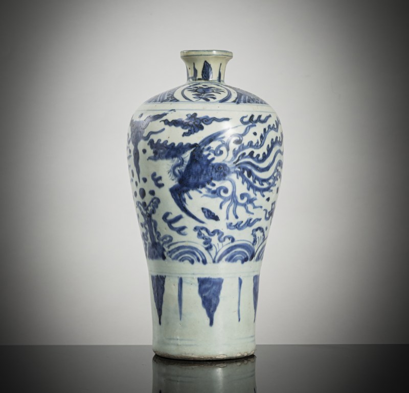 An underglaze blue decorated meiping with phoenix decoration above waves - 图3