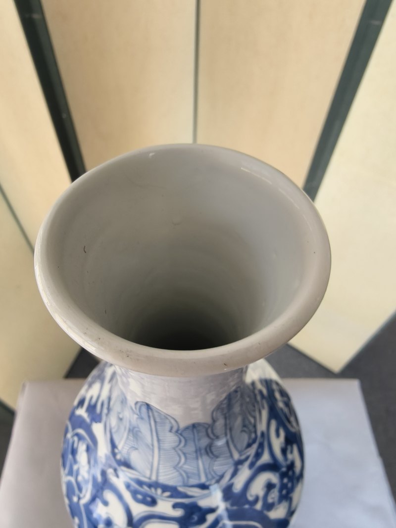 A large and rare 'triple gourd' porcelain vase with underglaze blue dragon decoration - 图18