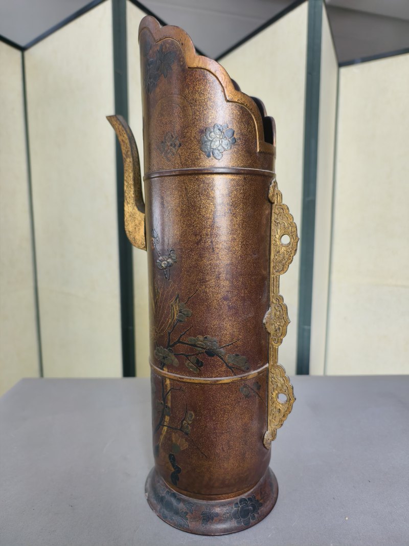 A very rare lacquer and gilt-bronze duomuhu jug with cover - 图17