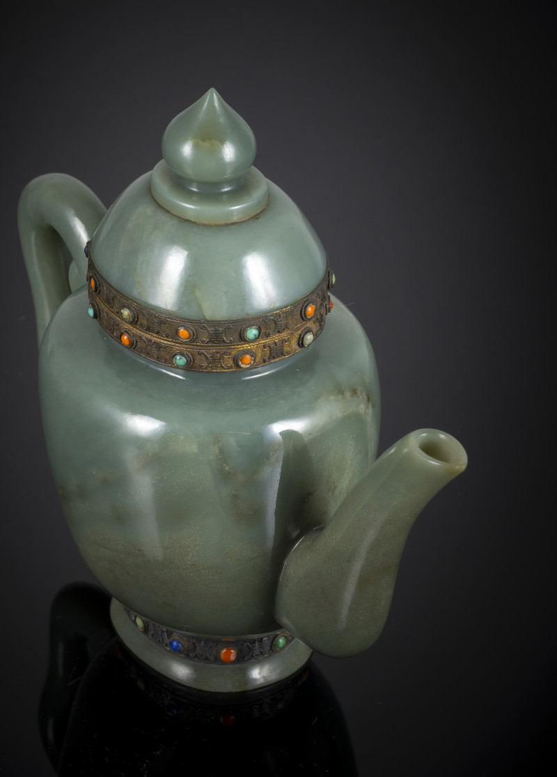A metal-mounted and gemstone-inset jade teapot - 图3