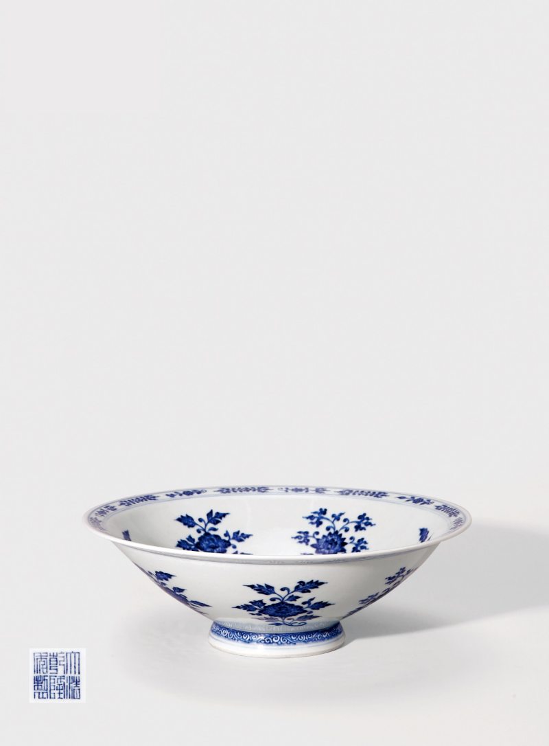 清乾隆·青花折枝花卉纹折沿斗笠碗