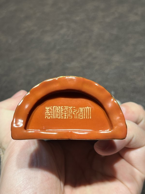 清乾隆 粉彩瑞果花蝶纹瓜棱壁瓶 - 图20