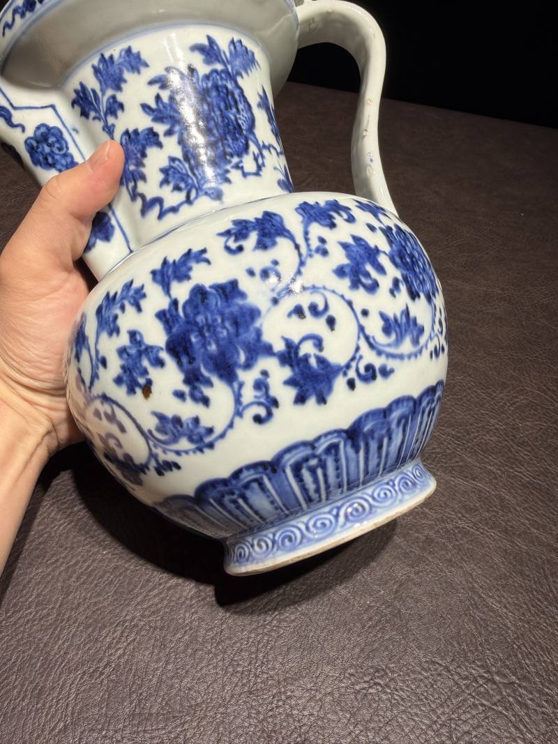 清乾隆 青花缠枝花卉纹僧帽壶 - 图14