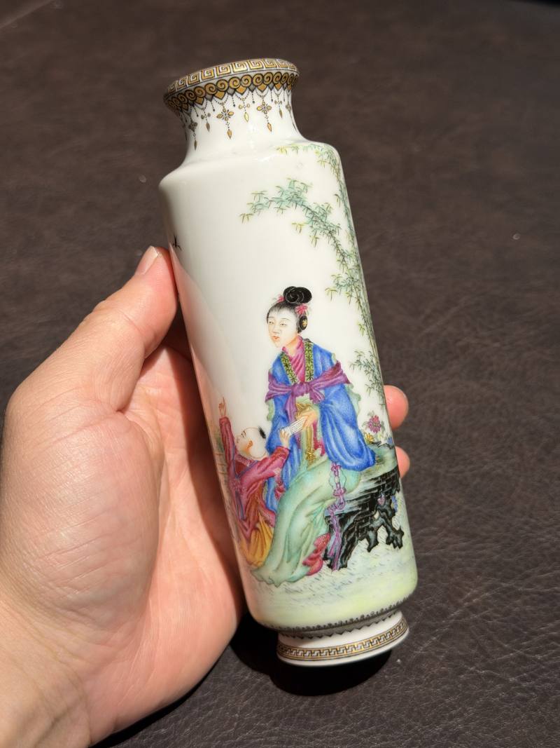 民国 叶震嘉绘珐琅彩仕女图筒瓶一对 - 图15